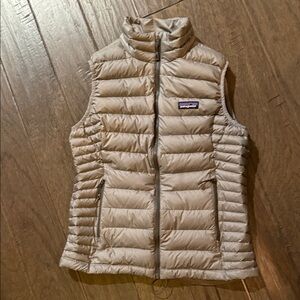 Patagonia Women's Light gray Puffer Vest